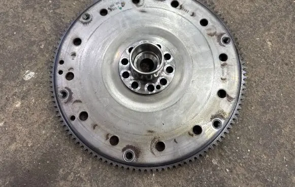 Audi A8 S8 D4 4H Flywheel 06E105 323T 06E105323T