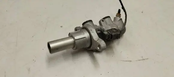 Master brake cylinder