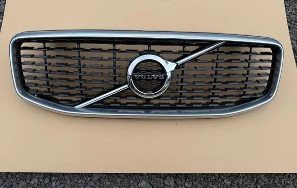 Volvo XC60 Front bumper upper radiator grill 31425538 31425534