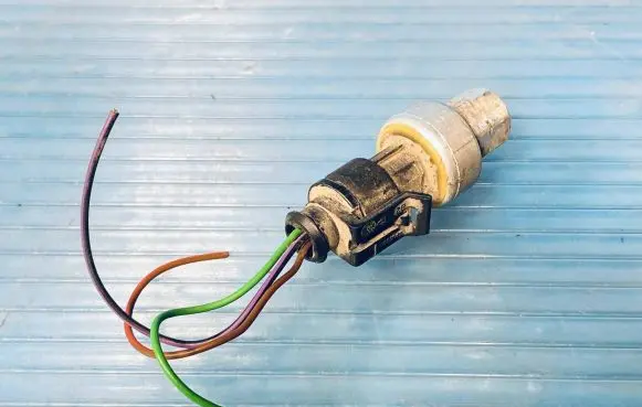 Opel Corsa D Air conditioning (A/C) pressure sensor 9131721