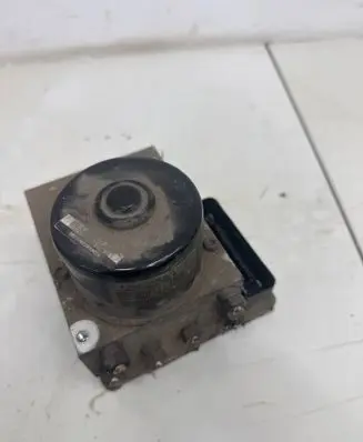 Volvo V70 ABS Pump P08671223 10020403684
