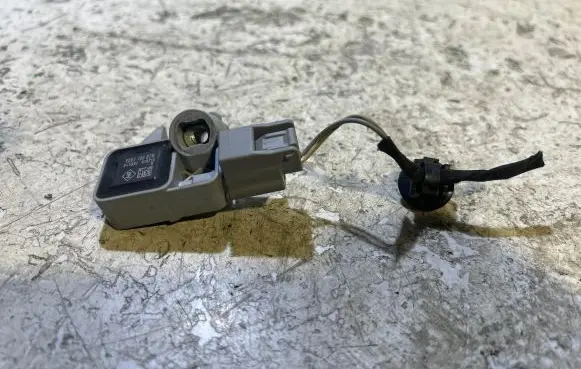 Renault Megane III Airbag deployment crash/impact sensor 988310002R 045802010710