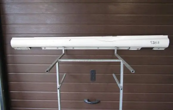 Front sill (body part)