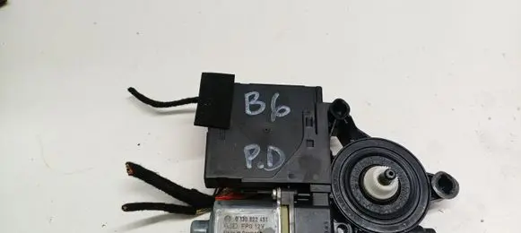 Volkswagen PASSAT B6 Front door window regulator motor 3C1837462L