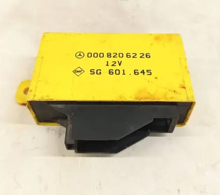 Mercedes-Benz S W126 Seat heating relay 0008206226 A0008206226 601.645