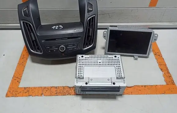 Ford Focus Radio/CD/DVD/GPS head unit F1BT18C815LG DM5T14F239AP
