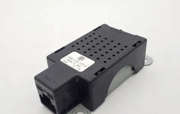 Volkswagen Golf VI Aerial antenna amplifier 5M0035570B