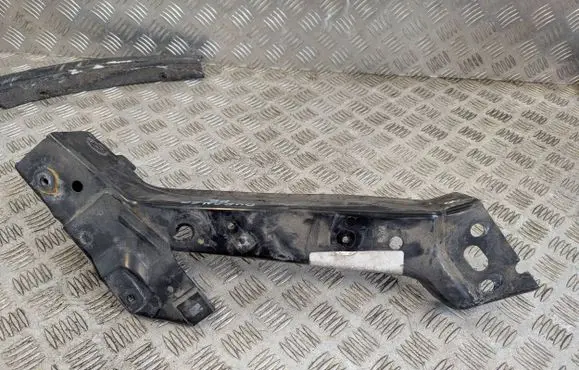 Dodge Durango Headlight/headlamp mounting bracket