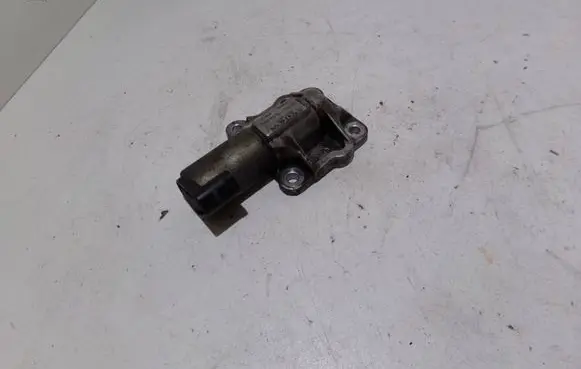 Volvo V70 Camshaft vanos timing valve 8670421