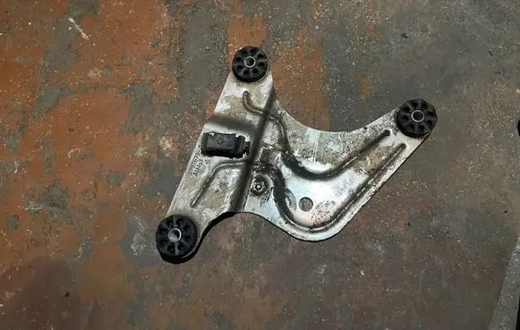 BMW 5 F10 F11 ABS pump bracket 6797679