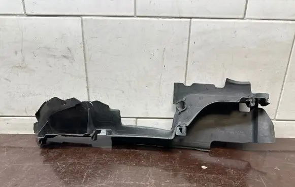 Audi A1 Intercooler air channel guide 8X0121284D