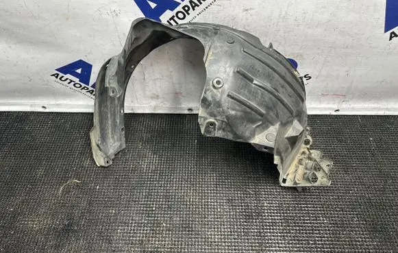 Front wheel arch liner splash guards