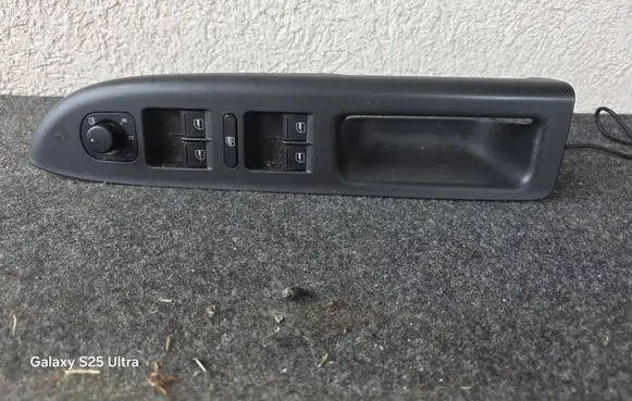 Volkswagen Golf Plus Electric window control switch 5M1867371C