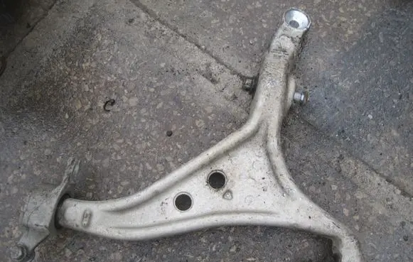 Mercedes-Benz ML W166 Front lower control arm/wishbone 16604