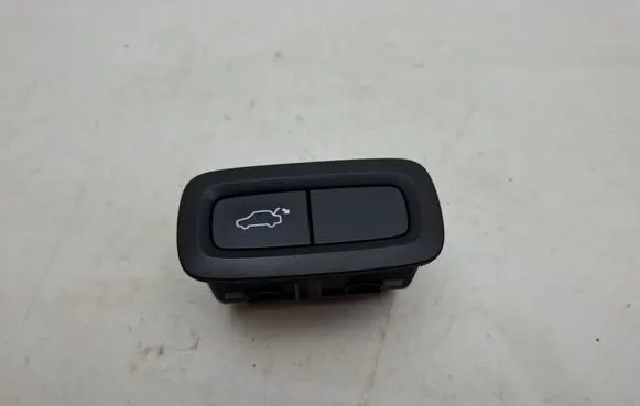 Volvo V60 Tailgate/boot open switch button 31674800