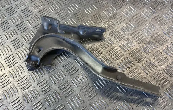 Engine bonnet/hood hinges