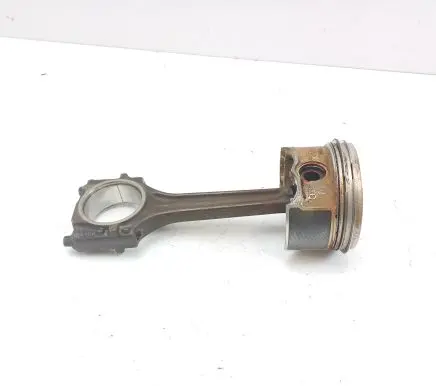 Volkswagen Golf V Piston with connecting rod