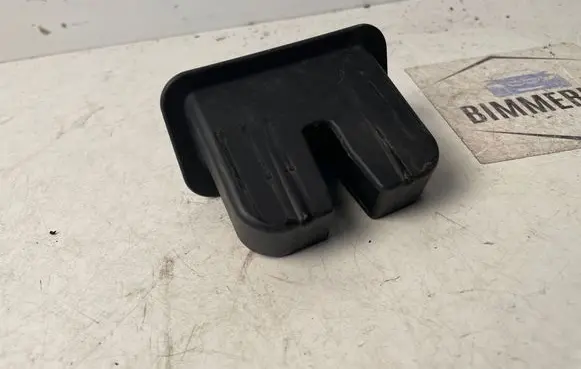 Audi A6 S6 C7 4G Tailgate/boot lid lock trim 4H0827520