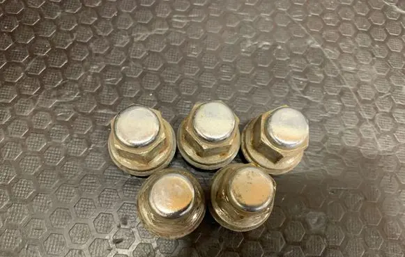 Lexus IS 220D-250-350 Nuts/bolts 