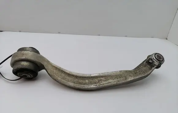 Audi A8 S8 D2 4D Front lower control arm/wishbone 4D0407696J