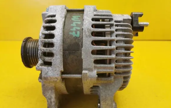 Mercedes-Benz V Class W447 Generator/alternator A0009064022