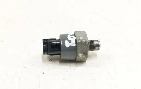 Toyota Yaris Oil pressure sensor 
