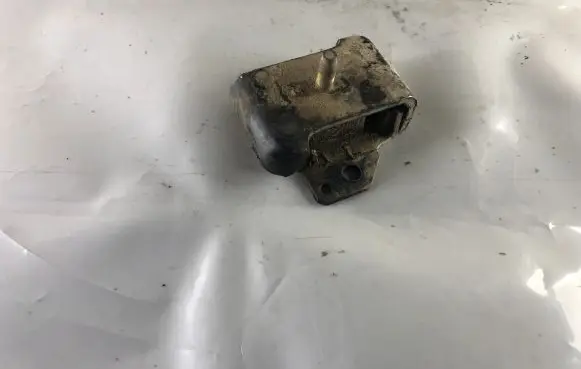 Nissan Patrol Y61 Engine mount bracket