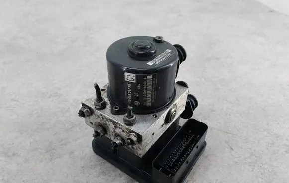 Volkswagen Golf V ABS Pump