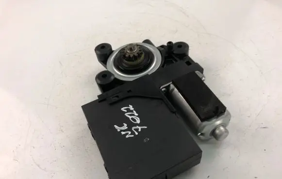 Volvo S40 Front door window regulator motor 979037100