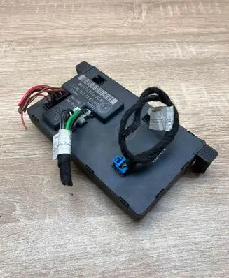 Mercedes-Benz C W203 Door control unit/module 2038201285