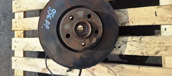 Front wheel hub