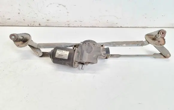 Front wiper linkage and motor