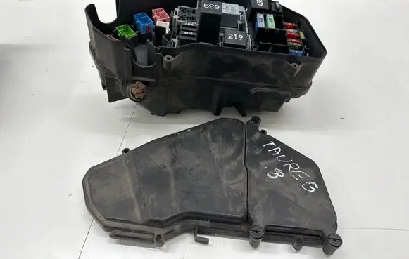 Volkswagen Touareg I Fuse box set 7L0937559