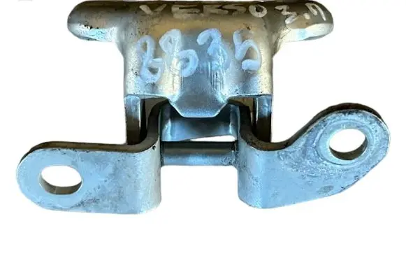 Toyota Corolla Verso E121 Rear door upper hinge