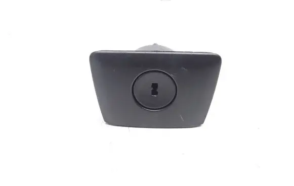 Volvo XC90 Glove box lock 
