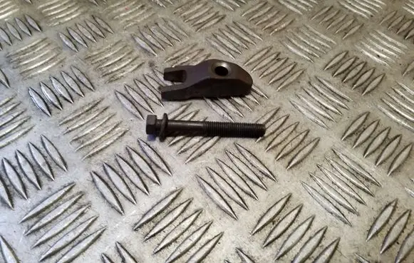 KIA Rio Fuel Injector clamp holder