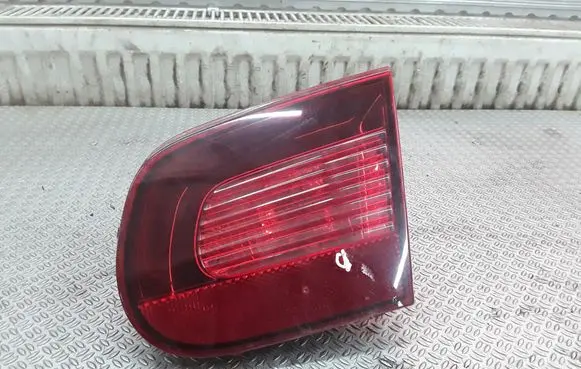 Tailgate rear/tail lights