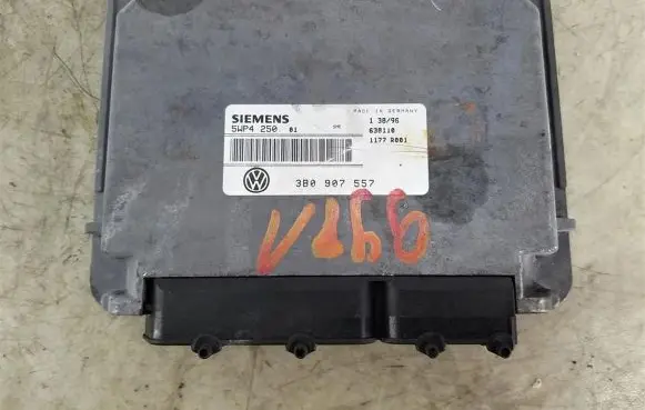 Volkswagen PASSAT B5 Engine control unit/module 5WP425001