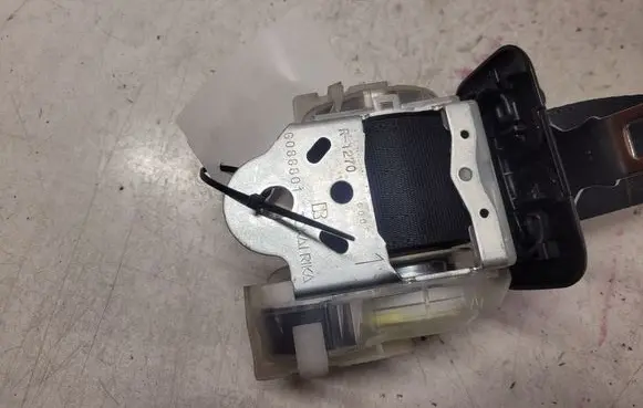 KIA Sorento Middle seatbelt (rear) G088801
