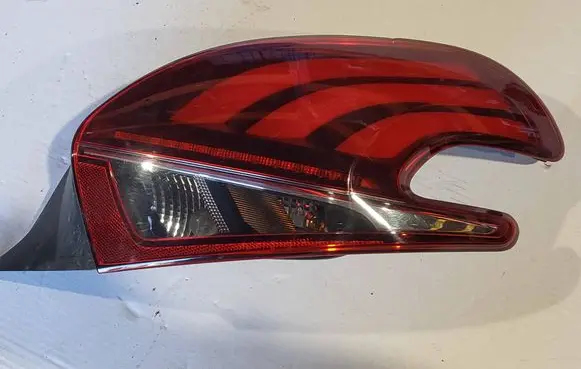 Peugeot 208 I Rear/tail lights 9810430580