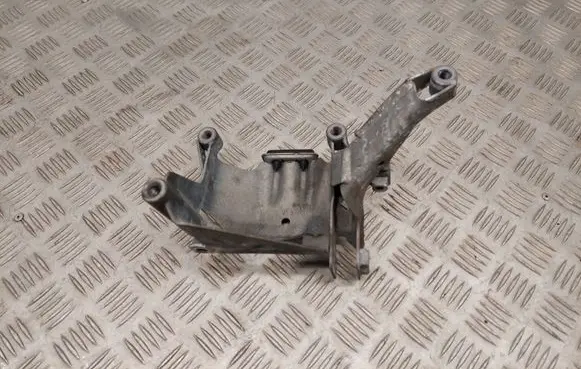 Audi A8 S8 D4 4H Engine mounting bracket 4H0399059G