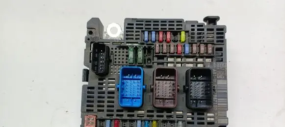 Citroen C4 II Fuse box set 9677987180