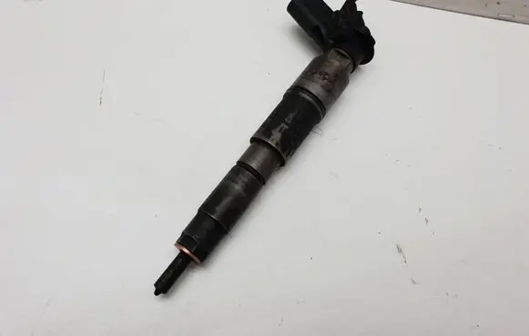 BMW 7 E65 E66 Fuel injector 7792721 779272104