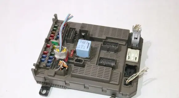 Citroen C5 Fuse module 9645030380
