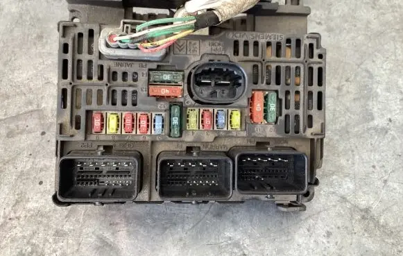 Peugeot 407 Fuse module 9658070980 S118983009B BSML0900