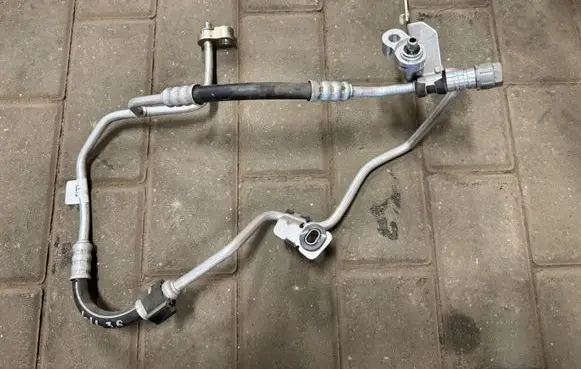 Jeep Grand Cherokee WL Air conditioning (A/C) pipe/hose 68381216AC