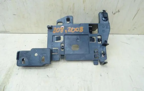 Peugeot 407 Radiator mount bracket 