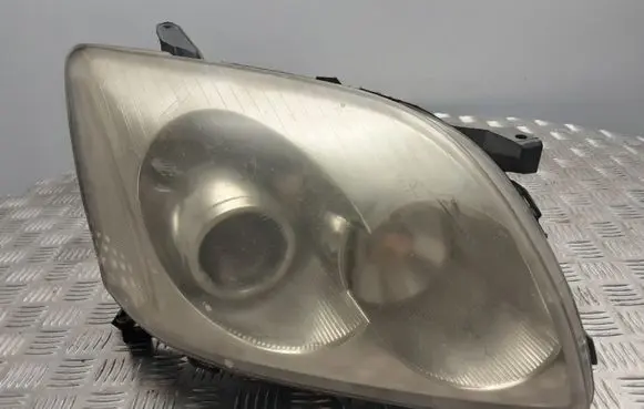 Toyota Avensis T250 Headlight/headlamp 20A369R