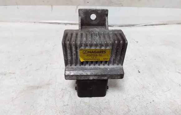 Nissan Juke I F15 Glow plug pre-heat relay 8200859243