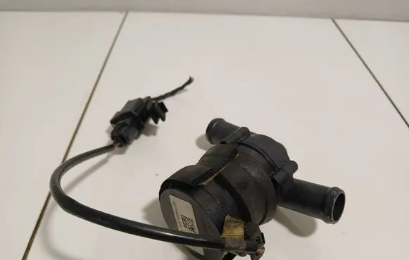 Volkswagen PASSAT B7 Electric auxiliary coolant/water pump 9017985A 24010